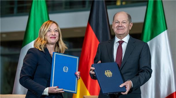 Scholz und Meloni vereinbaren engere Zusammenarbeit „Aktionsplan“ für mehr Zusammenarbeit: Ministerpräsidentin Giorgia Meloni und Bundeskanzler Olaf Scholz in Berlin.
