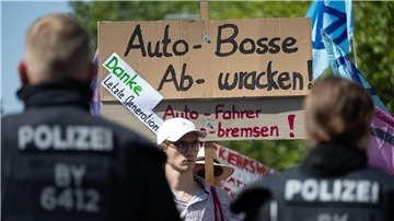 Aktivisten bei der Abschlussdemonstration gegen die Automesse IAA 2023 in München.