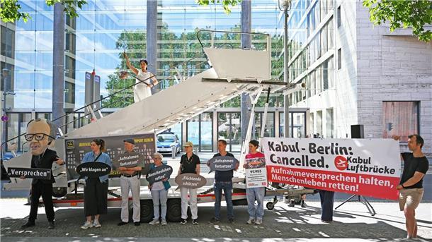 Aktivsten unterstützen mit Protestaktion Klagen von Afghanen gegen die Bundesregierung. (Archivbild)