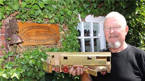 Aktuell baut Detlev Neuhof aus seinem Lieblingsmaterial Messing mehrere Schneepflüge der Österreichischen Baureihe 9760 im Maßstab 1:32. Sie erhalten später natürlich noch die Originalfarben der großen Vorbilder.