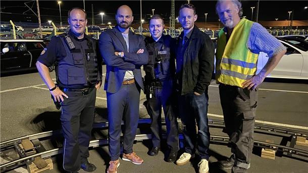 Aktueller Dreh auf dem BLG-Gelände, René Maréchal (rechts) mit Schauspielern und anderen Komparsen.