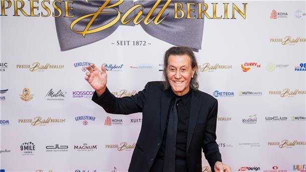 Songwriter Albert Hammond auf der Bühne immer noch nervös Albert Hammond, Musiker, kommt zum Berliner Presseball ins Hotel „Titanic Chaussee Berlin“. Der legendäre Songwriter hat erstmals seit 20 Jahren wieder ein Album mit neuen Songs veröffentlicht, die er selbst singt.