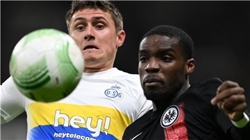 Alessio Castro-Montes (l) wechselt zu Aufsteiger 1. FC Köln