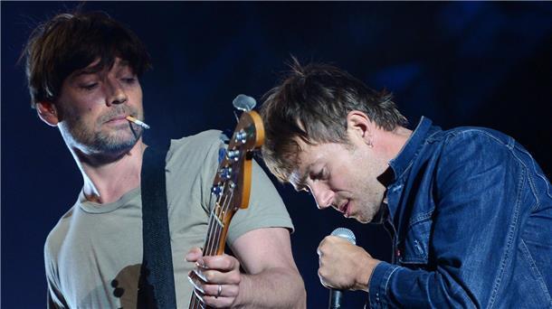 „The Ballad of Darren“ - Starkes Comeback von Blur Alex James (l) und Damon Albarn 2013 beim Berlin Festival.