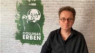 Alexander Feuerherdt erklärt online und im Fernsehen die Fußballregeln und Schiedsrichterentscheidungen.