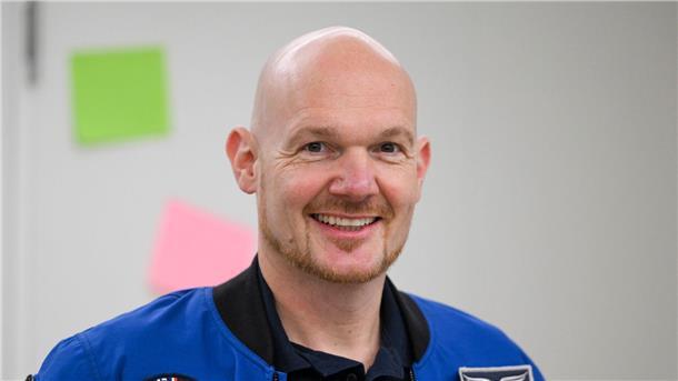 Gerst: Auf dem Mond könnten Spuren irdischen Lebens sein Alexander Gerst ist ein möglicher Kandidat für die in einigen Jahren geplanten US-Missionen „Artemis 4“ und „Artemis 5“ zum Mond.