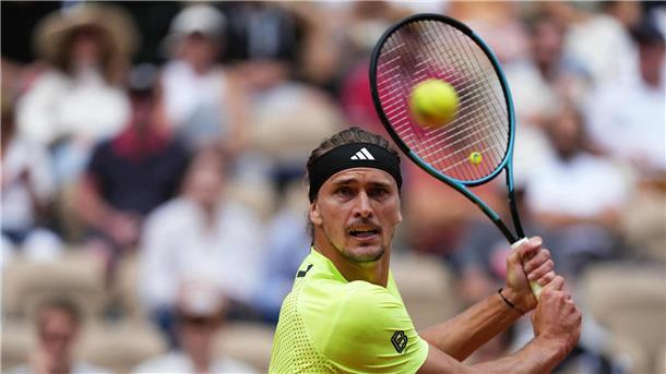Gegner gibt auf: Zverev in Paris jetzt gegen Djokovic Alexander Zverev hatte in Paris nur einen Kurzeinsatz und steht im Viertelfinale.