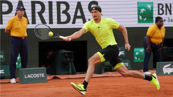Grand-Slam-Titel in weiter Ferne: Zverev läuft Zeit davon Alexander Zverev läuft Bällen und Zielen weiter hinterher.