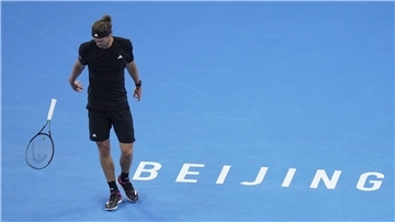 Alexander Zverev ließ seinen Frust am Schläger aus.