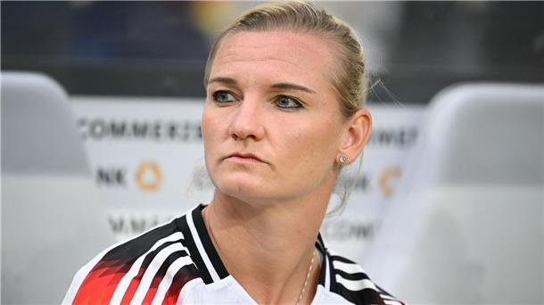 Popp und ihr Knie: „Ganz guter Dinge“ für Sambia Alexandra Popp: Gegen die USA angeschlagen raus