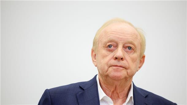 Alfons Schuhbeck legt Revision ein „Alfons Schuhbeck steht zu seiner Schuld“, ließen seine Anwälte über einen Sprecher mitteilen.