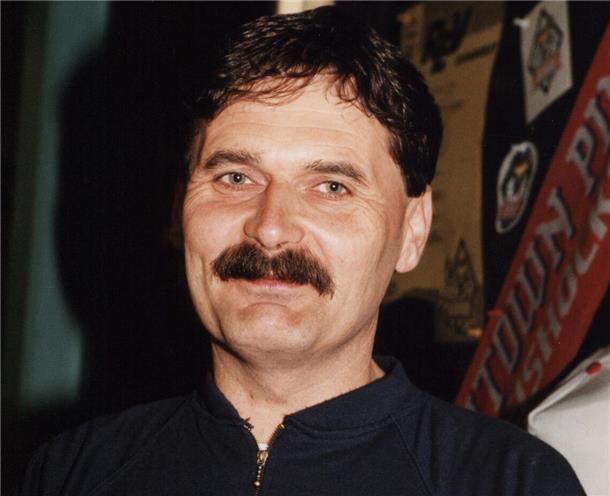 Zum 70. Geburtstag: Die Karriere von Alfred Prey in Bildern Alfred Prey 1997. Damals war er Pressesprecher des REV Bremerhaven. Fünf Jahre zuvor war er zum Club gestoßen.