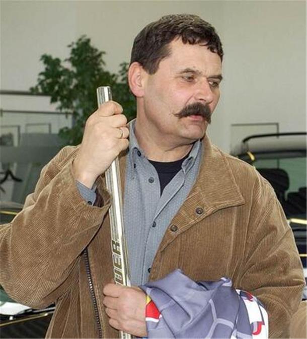 Zum 70. Geburtstag: Die Karriere von Alfred Prey in Bildern Alfred Prey im Jahr 2004 bei einem Sponsorentermin.
