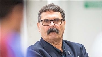 Alfred Prey ist die Seele der Fischtown Pinguins. Er lebt mit jeder Faser seines Körpers das Profieishockey in Bremerhaven.