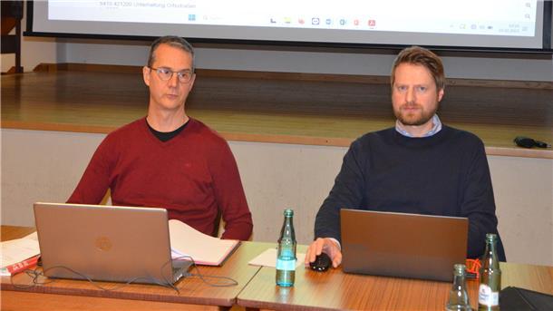 Alfstedts Bürgermeister Thomas Lafrenz (links) und Samtgemeindekämmerer Marcus Bröcker konnten am Dienstag positive Haushaltszahlen präsentieren.