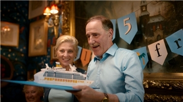 Alice und Peter werden auf eine Kreuzfahrt geschickt.