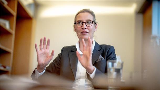 Weidel: Entscheidung zu AfD-Kanzlerkandidatur erst später Alice Weidel bildet zusammen mit Tino Chrupalla die Doppelspitze der AfD.