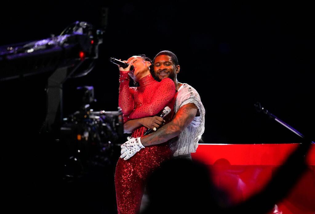 Alicia Keys stand als Überraschungsgast mit Usher auf der Bühne.