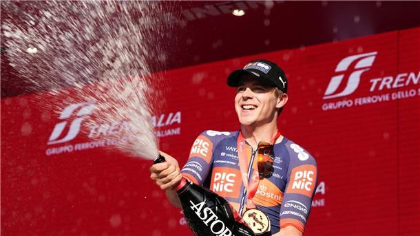 Alkohol trinken wird regelmäßig mit Erfolgen verbunden, wie etwa hier beim Sport.