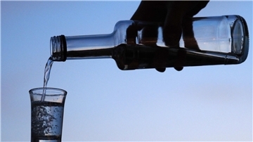 Alkohol unerlaubt auf der Klassenfahrt trinken? Keine gute Idee.