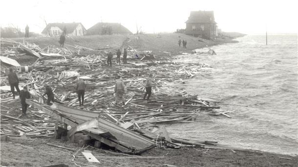 Alles kaputt: So sah es am 17. Februar 1962 in Tossens aus.