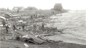 Alles kaputt: So sah es am 17. Februar 1962 in Tossens aus.