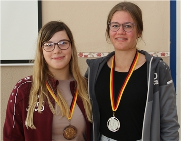  Alliah Laschitzki vom KBV Abbehausen und Tabea Freese vom KBV Schweewarden