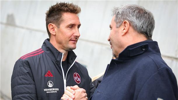Als Edelfan wünscht Bayerns Ministerpräsident Markus Söder (rechts) den Nürnbergern von Coach Miroslav Klose viel Erfolg.