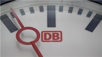Als für die Pünktlichkeit besonders schwierige Zeit stellte sich in den vergangenen beiden Jahren vor allem der Sommer heraus.