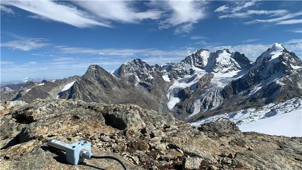 Zu warm: Keine Erholung für Permafrost in der Schweiz Als Permafrost wird Untergrundmaterial wie Fels oder Schutt bezeichnet, das über mehrere Jahre nie über null Grad warm wird.