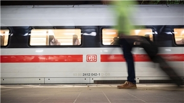 Als pünktlich geht ein Zug in die Bahn-Statistik ein, solange er nicht mit mehr als sechs Minuten Verzögerung ankommt.