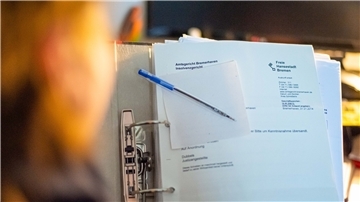 Als Schreiben vom Finanzamt im Briefkasten lagen, merkte Hannelore Borgmann, dass etwas nicht stimmt.