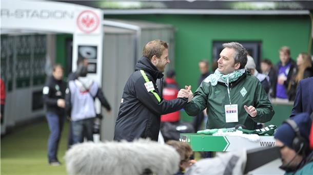 Als Stadionsprecher des SV Werder trifft Arnd Zeigler (rechts) im Weserstadion regelmäßig auf Florian Kohfeldt. Jetzt tritt er für ihn ein.