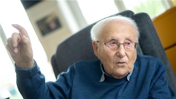 Die Holocaust-Erinnerungen eines Jahrhundertzeugen Als Überlebender des Holocaust erzählt Albrecht Weinberg seine Geschichte unermüdlich gegen das Vergessen. Mit seiner Autobiografie ist sie nun auch schriftlich festgehalten.