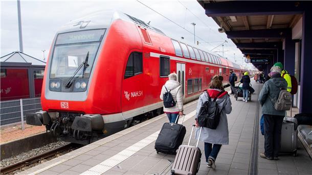 49-Euro-Ticket, Mindestlohn: Das ändert sich im Mai Am 1. Mai geht das 49-Euro-Ticket an den Start.