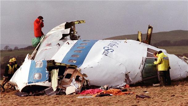 Mutmaßlicher Lockerbie-Bombenbauer in US-Gewahrsam Am 21. Dezember 1988 stürzte ein amerikanisches Flugzeug nach einem Bombenanschlag auf den schottischen Ort Lockerbie.