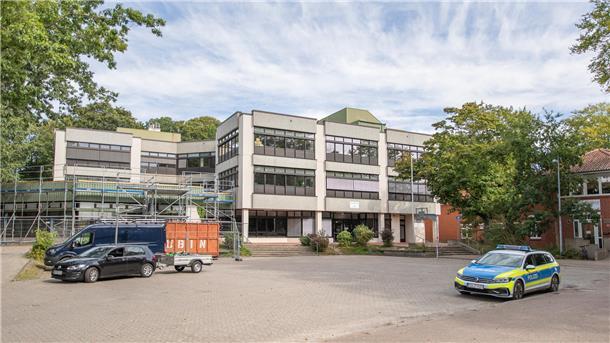 Am 5. September sorgte eine Drohung an der Hermann-Allmers-Schule in Hagen für einen Polizeieinsatz – laut Behörden war sie jedoch nicht ernst gemeint.