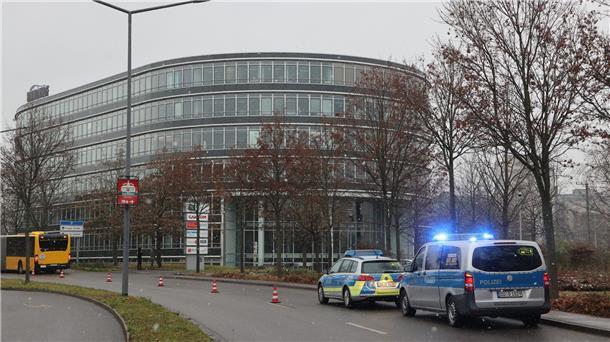 Geiselnahme in Dresden beendet - Täter stirbt Am Ammonhof versuchte der Geiselnehmer, in die Räume eines lokalen Radiosenders einzudringen.