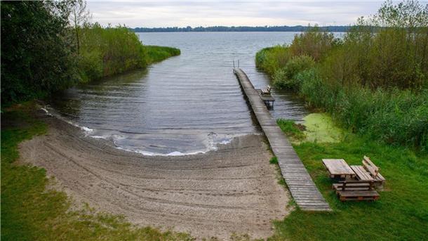 Am Arendsee in der Altmark zeigt sich: Der Wasserstand von Seen ist enorm davon abhängig, ob es gerade viel geregnet hat oder nicht. Im Vergleich der Jahre 2023 bis 2025 lässt sich kein klarer Trend erkennen.