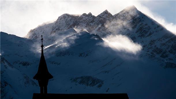 Deutsche Bergsteiger in Schweizer Alpen gerettet Am Breithorn sind zwei deutsche Bergsteiger aus großer Not gerettet worden. (Archivfoto)