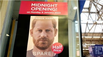 Am Dienstag kommen die Memoiren von Prinz Harry offiziell in den Handel. Zum halben Preis.