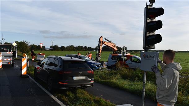 Einrichtung der Baustelle für die Zufahrt-Straße zu den geplanten Konverter-Stationen