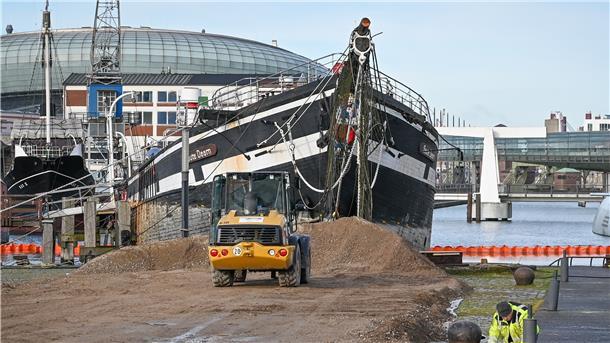 Ein Schiff