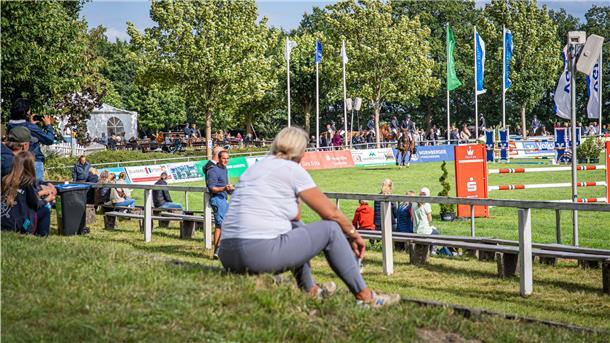 Stürmischer Auftakt der Elmloher Reitertage