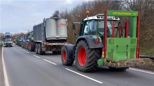 Trecker-Konvoi in der Wesermarsch, Agrardiesel