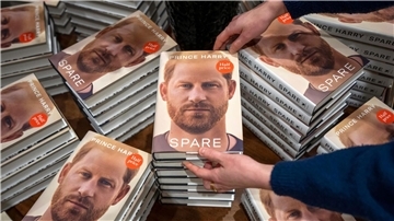 Am ersten Verkaufstag wurden 40.000 Exemplare von Prinz Harrys Memoiren in Deutschland verkauft.