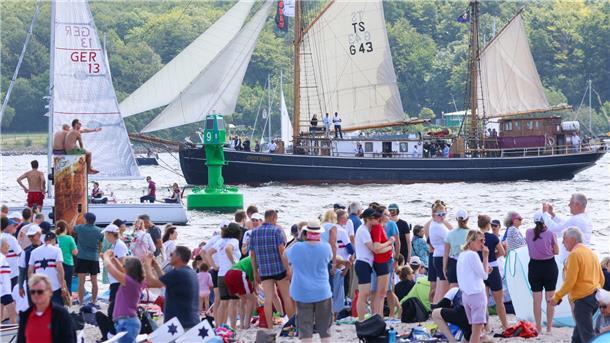 Am Falckensteiner Strand tummelten sich Tausende Zuschauer.