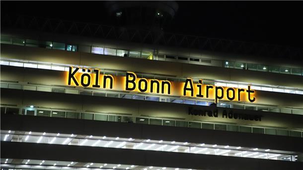 Mutmaßlicher IS-Unterstützer festgenommen Am Flughafen Köln/Bonn ist ein Mann festgenommen worden, dem vorgeworfen wird, die Terrormiliz IS unterstützt zu haben.