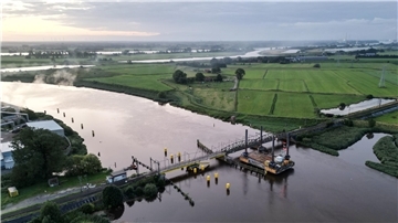 Die beschädigte Eisenbahnbrücke über die Hunte im Landkreis Wesermarsch