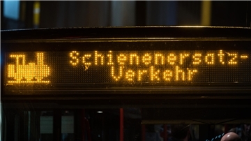 Bild von einem Bus-Display mit dem Text "Schienenersatzverkehr"